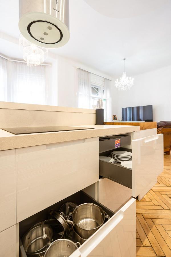Garys Bright And Spacious Two Bedroom Flat Near Danube Budapest Exterior foto